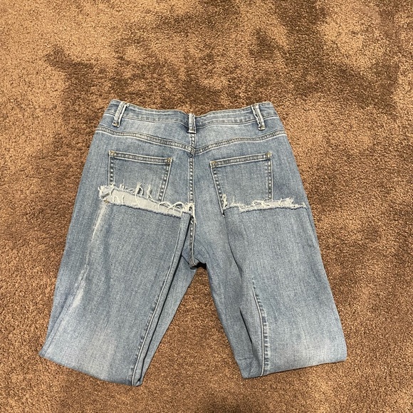 J.O.A. Brannin Light Wash Asymmetrical Hem Denim Capris - Picture 4 of 4